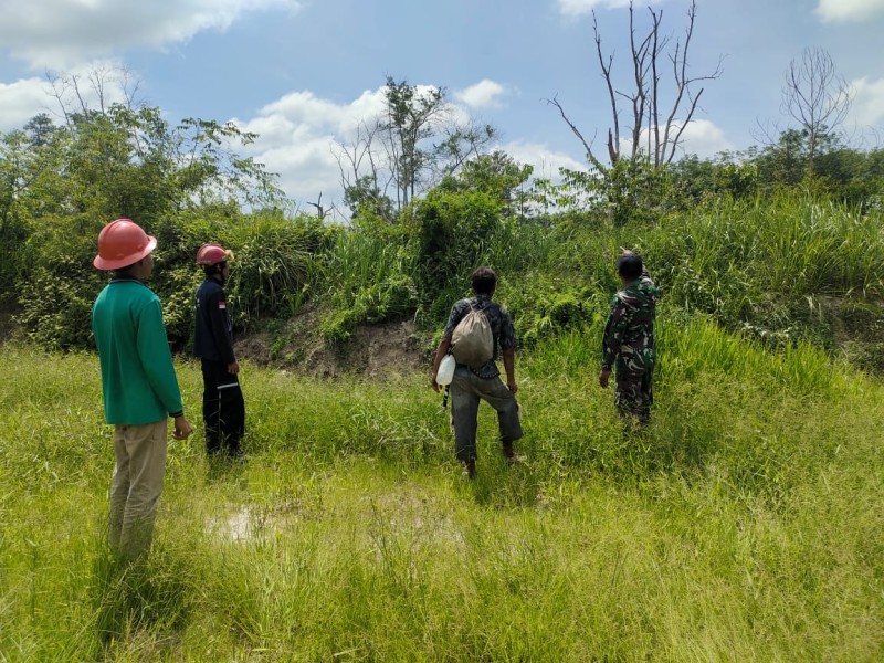 Babinsa Koramil 03/Minas Gelar Patroli Karhutla di Sungai Mandau, Imbau Warga Jangan Membakar Saat Membuka Lahan