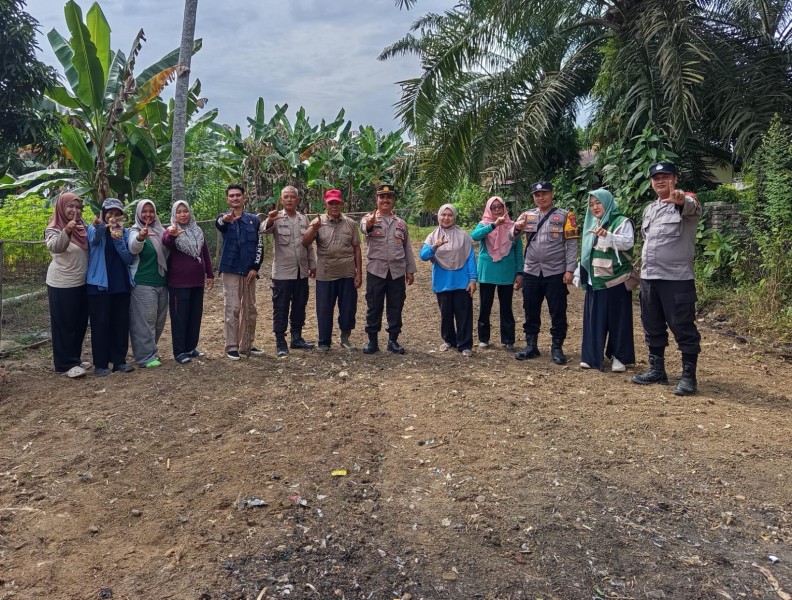 Dukung Swasembada Pangan 2026, Polsek Pasir Penyu Bersama KWT Bingke Kamboja Tanam Jagung Pipil di Tanjung Gading