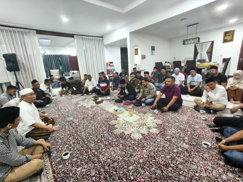 Tayangan TV Lecehkan Ponpes, Kader Muda NU se-Indonesia Geruduk Kediaman Gus Yahya