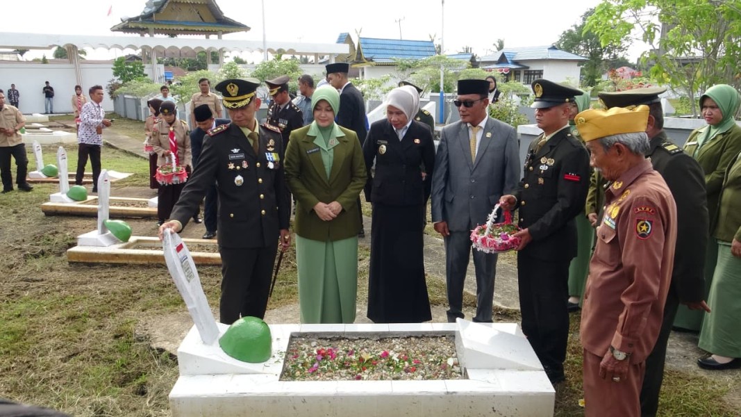Wabup Yuliantini Pimpin Ziarah Nasional HUT TNI ke-80: Mengenang Jasa Pahlawan di Bumi Inhil