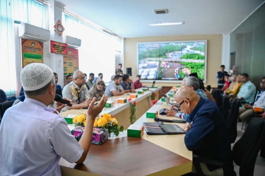 Pemko Dumai Gerak Cepat Tangani Banjir Rob