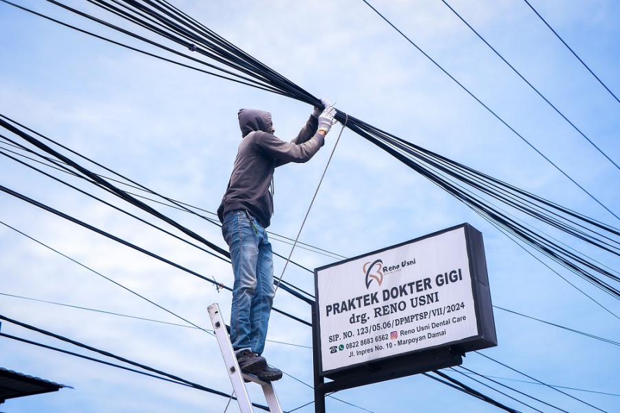 Pemko Pekanbaru dan APJATEL Rapikan Kabel Semrawut di Jalan Inpres, Fokus Keselamatan dan Estetika