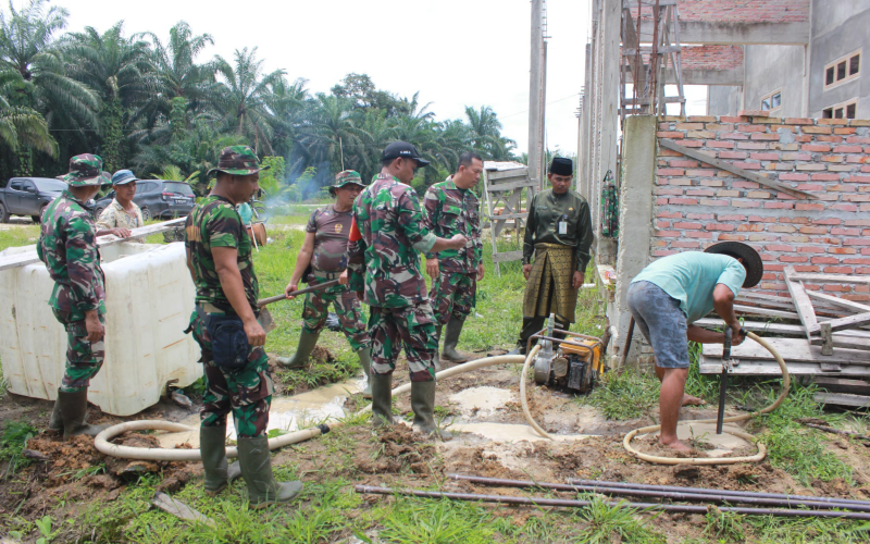 Akses Air Bersih dan Sanitasi Layak Terwujud Berkat TMMD Kodim Dumai di Bukit Kapur