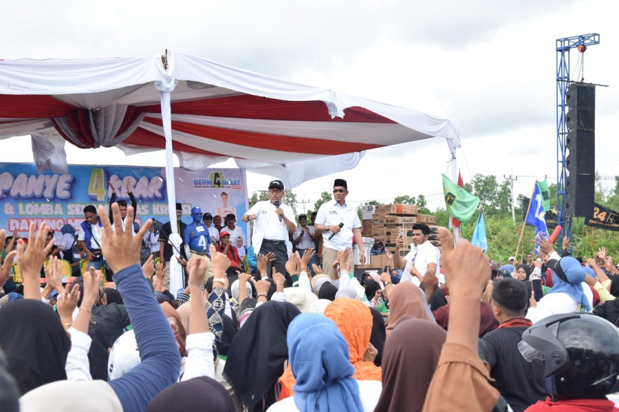 Ribuan Massa Tumpah Ruah Di Kampanye Akbar Pasangan Masrul Kasmy-Fauzi Hasan