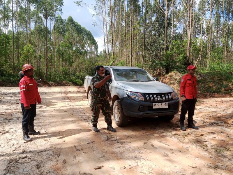 Babinsa Koramil 03/Minas Giat Patroli Karhutla di Muara Bungkal, Pastikan Wilayah Aman dari Titik Api