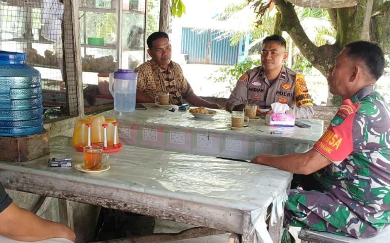 Perkuat Kemanunggalan TNI–Rakyat, Babinsa Gurun Panjang Gelar Komsos