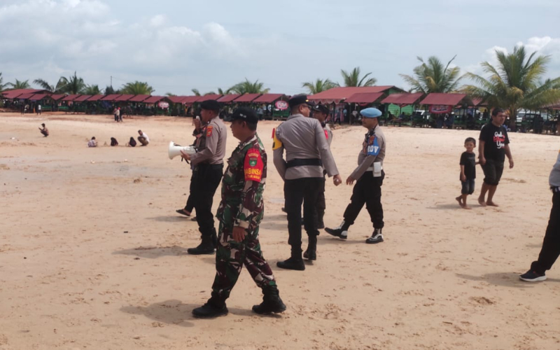 Babinsa Amankan Pos Pelayanan Pantai Koneng, Dandim Dumai Tekankan Sinergi Nataru