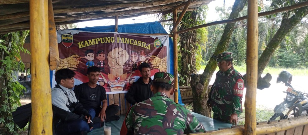 Babinsa Koramil 03/Minas Serma D. Sihombing Sosialisasikan Nilai-Nilai Pancasila di Kampung Pancasila, Minas Jaya