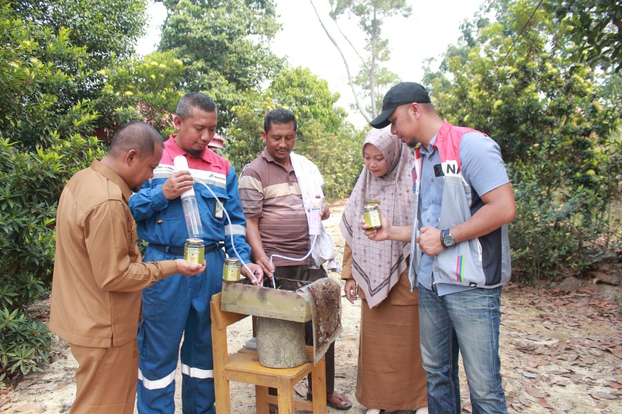 Berbagi Pengalaman Langka, Pertagas Ajak Para Guru Dalam Panen Madu Lebah Trigona