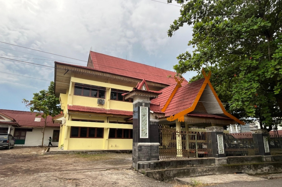 Tak Jadi Pindah ke BLK, Akhirnya Kantor Disnakertrans Riau Tempati gedung UPT Disdik Riau