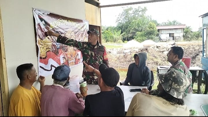 Babinsa Serma Risman Girsang Sosialisasikan Nilai-Nilai Pancasila di Kampung Minas Jaya