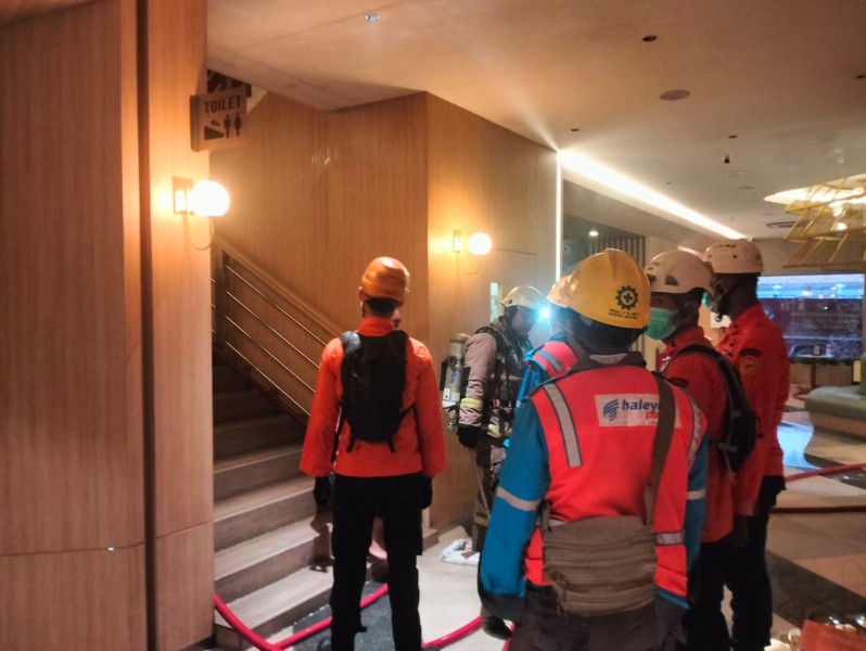 Kebakaran Hotel New Hollywood Pekanbaru, Satu Orang Tewas dan Belasan Tamu Dilarikan ke Rumah Sakit