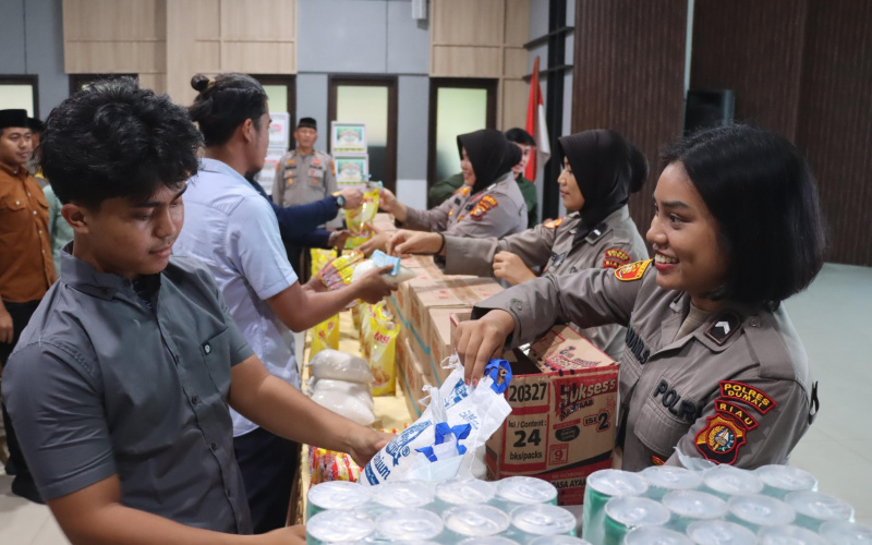 Polisi di Dumai Gelar Bazar Ramadhan dan Bakti Sosial