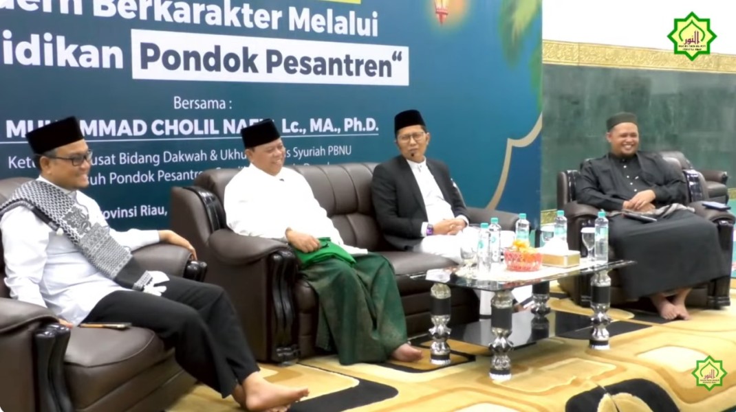 KH Muhammad Cholil Nafis di Masjid Raya Annur: Pesantren Adalah Warisan Nabi