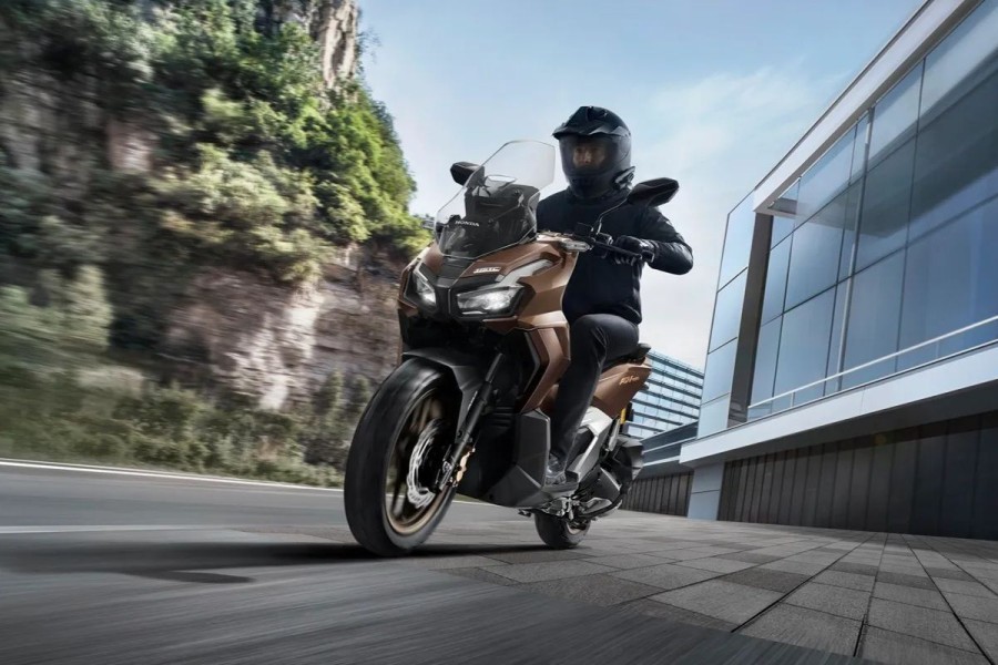 7 Contoh Motor 4 Tak Honda Terbaru 2025: Spek & Harga