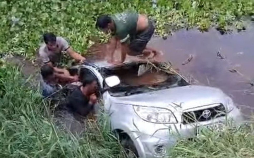 Kecelakaan di Pelalawan: Mobil Terjun ke Kanal, Dua Orang Tewas