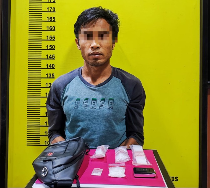 Transaksi Narkoba Dalam Kebun Sawit, Warga Pasir Sialang Jaya Diangkut Ke Polsek Pasir Penyu