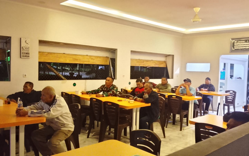 Pererat Kemanunggalan TNI dan Rakyat, Koramil 01/Dumai Gelar Nobar Bersama Masyarakat di Sedap Nyo Kopi