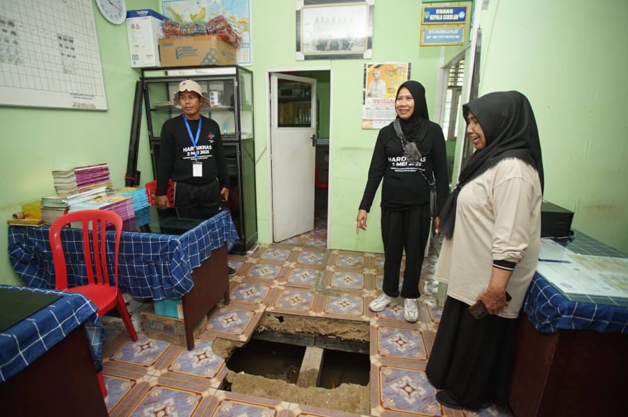 Wabup Inhil Kaget Lihat SD di Tembilahan Rusak Parah: Allahuakbar, Kok Bisa Seperti Ini?