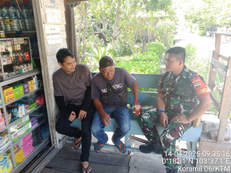 Babinsa Koramil 06/Kateman Ajak Warga Jaga Keamanan Lingkungan