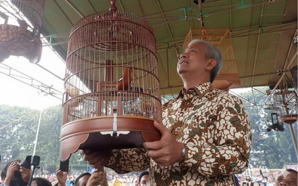 Burung, Sangkar, dan Laki-laki yang Sedang Kehilangan Zaman