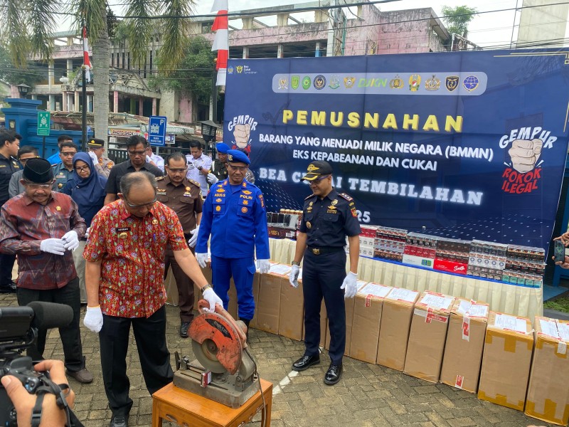 Bea Cukai Tembilahan Musnahkan Barang Ilegal Senilai Rp7,6 Miliar: Rokok, MMEA, hingga HP Selundupan