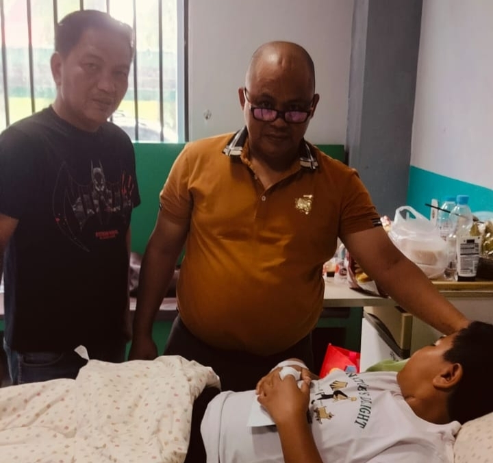 Peduli Dunia Pendidikan, Yayasan Mahudun Santuni Siswa SMPN 2 Dumai Korban Kecelakaan Olahraga