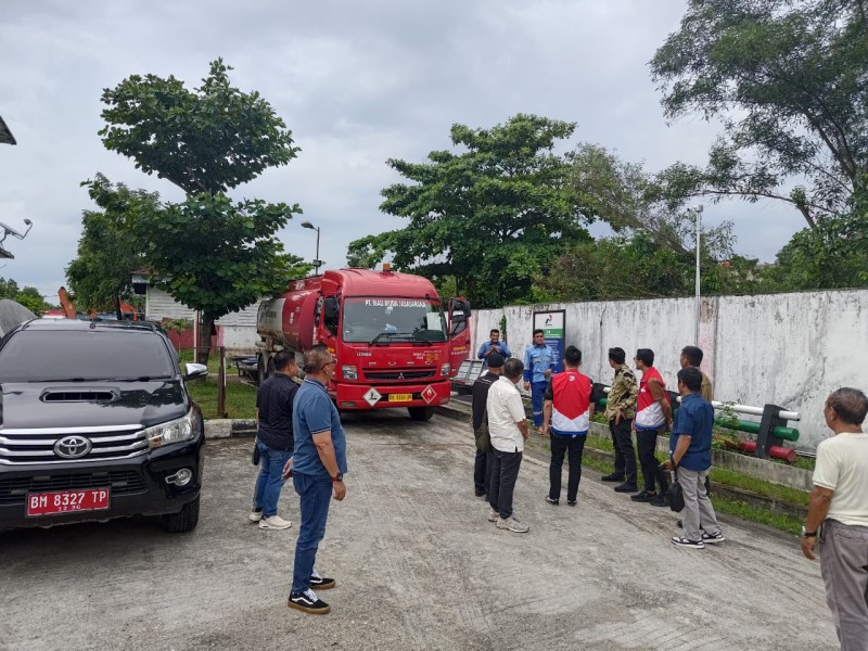 Antrean BBM Mengular di Pekanbaru, Pemerintah dan Pertamina Turun Langsung Pastikan Distribusi