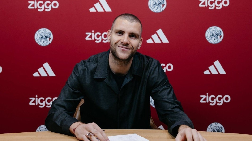 Resmi! Maarten Paes Hijrah ke Ajax, Kiper Timnas Indonesia Dikunci Kontrak hingga 2029