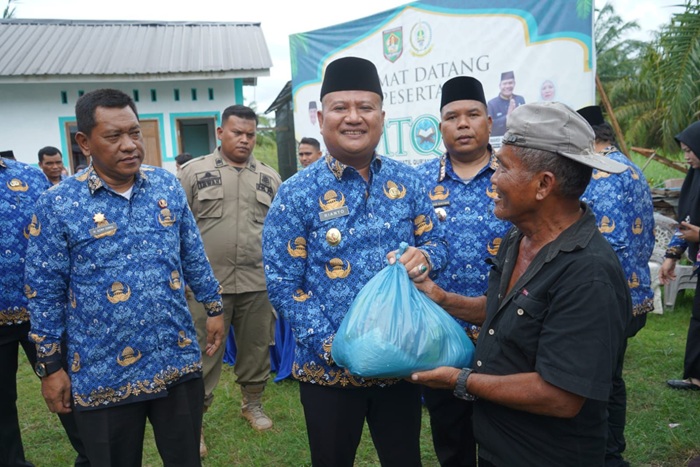 Wabup Asahan Rianto Antar Langsung 500 Paket Sembako untuk Korban Banjir Sei Dua Hulu