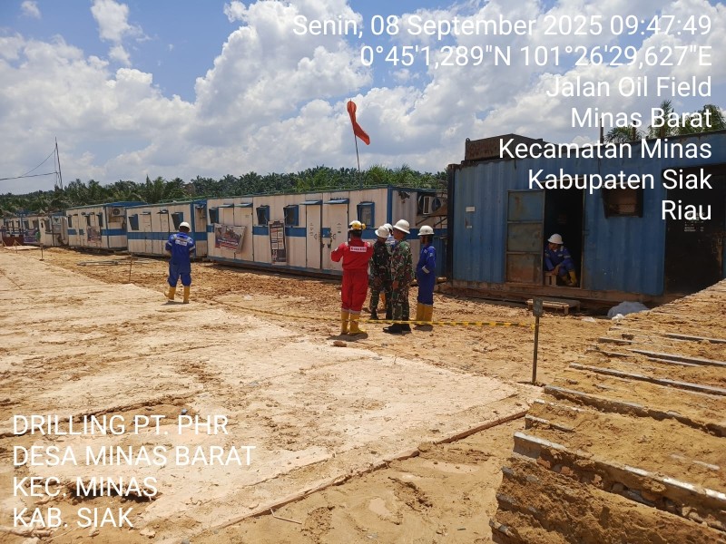 Babinsa Koramil 03/Minas Gelar Patroli di Area Drilling PHR Minas Tepatnya di Desa Barat