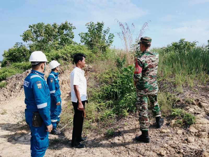 Babinsa Serda Mayus Maruli Pimpin Patroli Karhutla di Kecamatan Minas