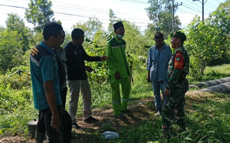 Pastikan Keamanan Objek Vital, Babinsa Dumai Laksanakan Patroli Jalur Pipa Pertamina