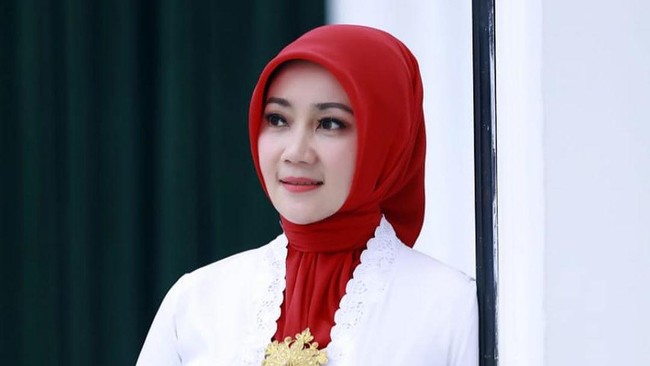 Atalia Praratya Tak Kuasa Menahan Tangis, Curhat Diterpa Badai Ujian Hidup
