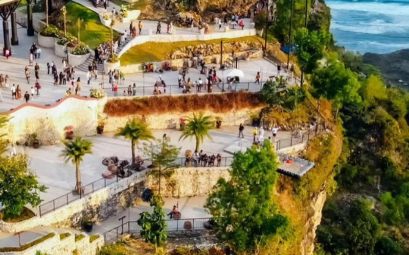 Menyapa Senja di Obelix Sea View Jogja, Surga Baru di Atas Tebing