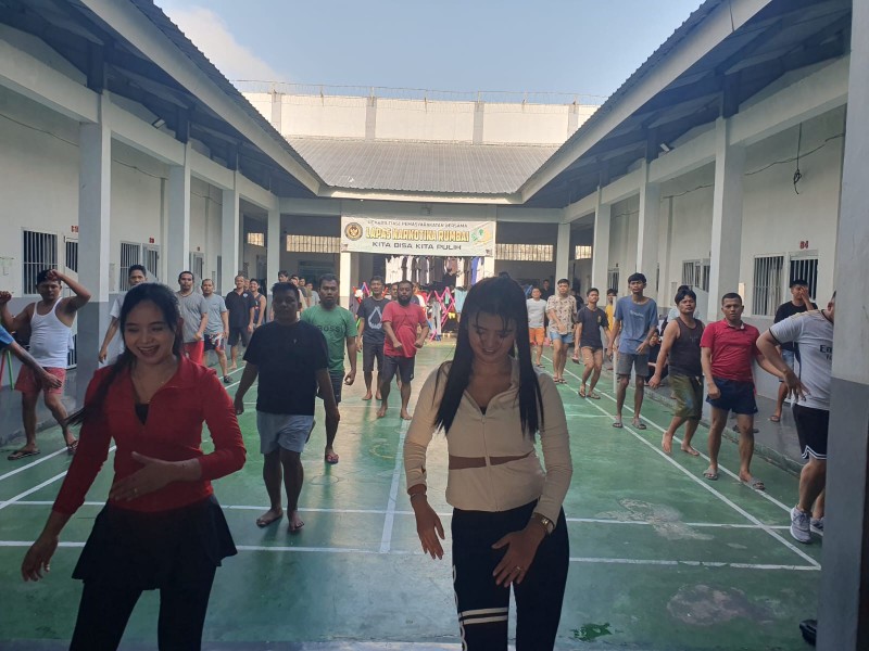 Senam Sehat Rutin Di Lapas Narkotika Rumbai Tingkatkan Kebugaran dan Kebersamaan WBP