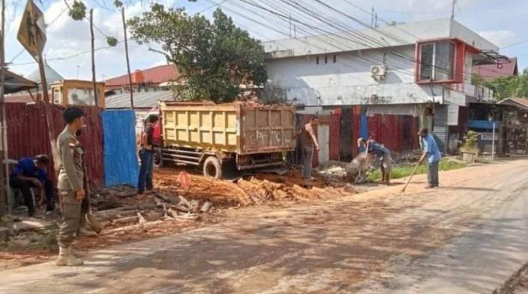 Jalan Taskurun Becek dan Kotor, Akibat Aktivitas Penimbunan Lahan