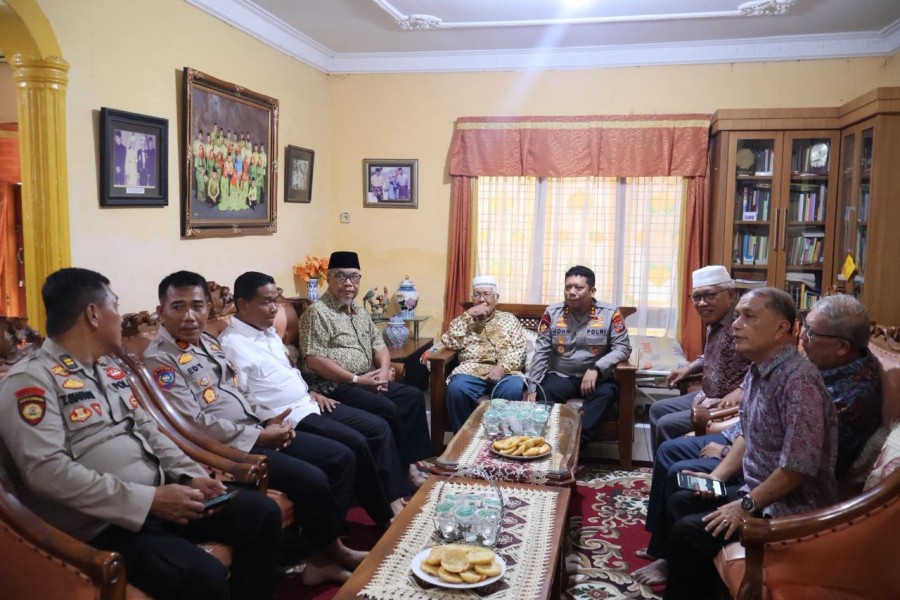 Silaturahmi Hangat Kapolres dengan Sultan Pelalawan, Simbol Kebersamaan Polri dan Adat