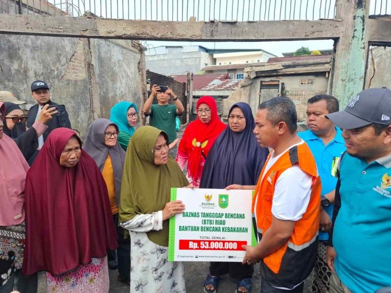 Korban Kebakaran Terharu Dikunjungi Gubernur Abdul Wahid