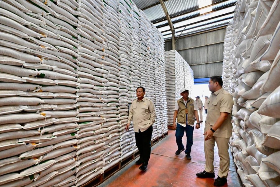 Prabowo Pastikan Cadangan Beras Nasional Aman di Magelang