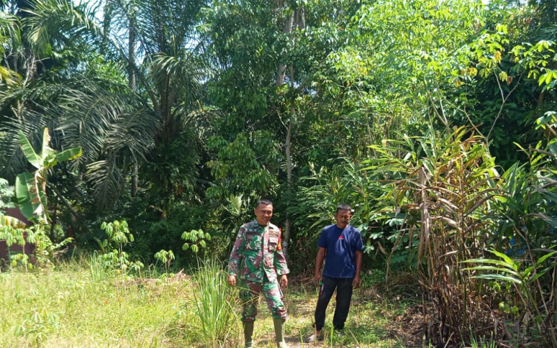 Babinsa Koramil 02 Bukit Kapur Imbau Warga Mundam Tidak Membakar Lahan