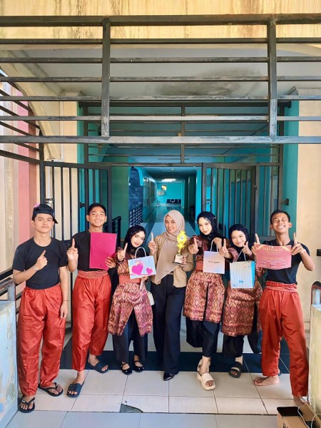 SMAN Bernas Raih Juara 1 Lomba Tari Kreasi pada Ajang “Harmoni Perjuangan Jilid 5” di Universitas Islam Riau