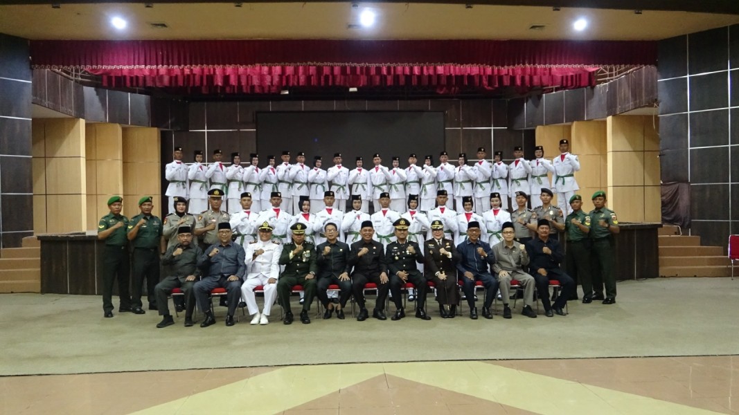 Bupati Heman Hadiri Pengukuhan Paskibraka Kabupaten Indragiri Hilir