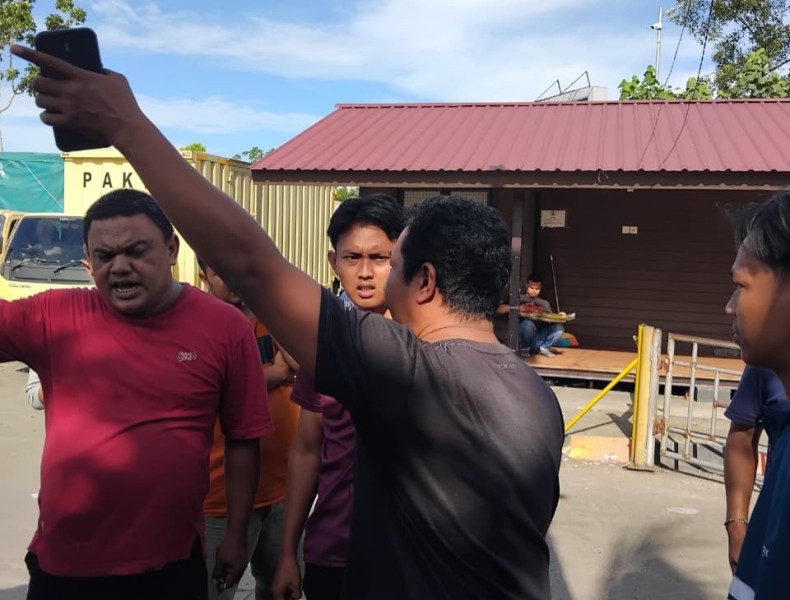 PELAYANAN PENYEBRANGAN DI PELABUHAN RORO BENGKALIS MASIH AMBURADUL DAN DIWARNAI PRAKTEK KKN DAN DISKRIMINASI