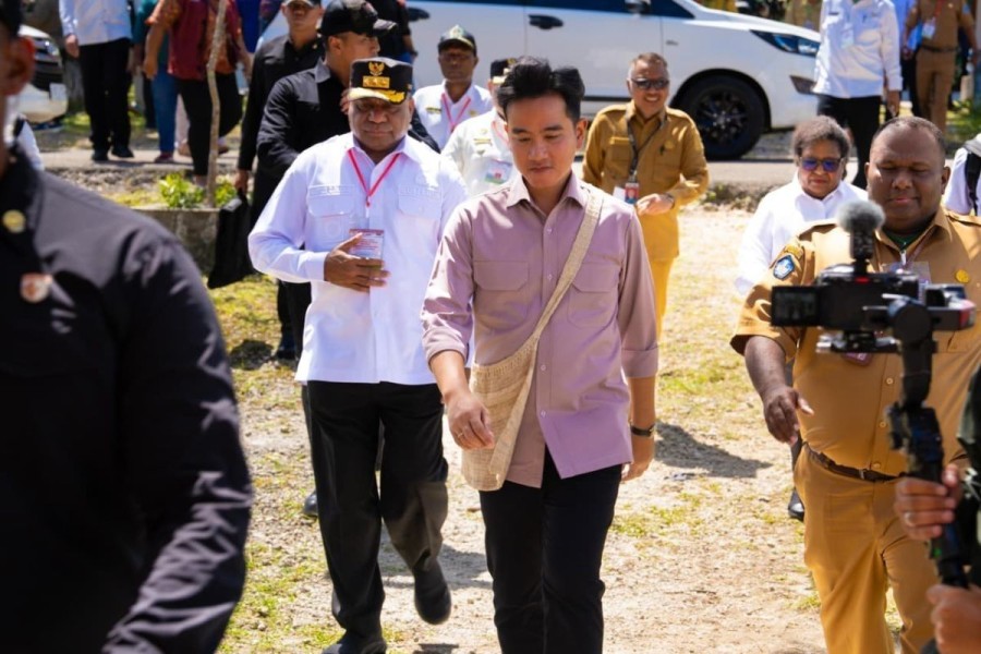 Kunjungan Kerja ke Papua, Wapres Gibran Tinjau Sekolah Rakyat hingga Borong Hasil Laut di Biak
