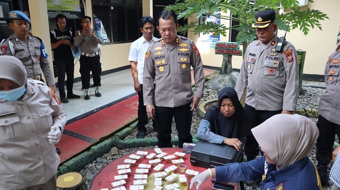 Wujudkan Institusi Bersih, Kapolres Bengkulu Selatan Pimpin Tes Urine Mendadak Seluruh Personel