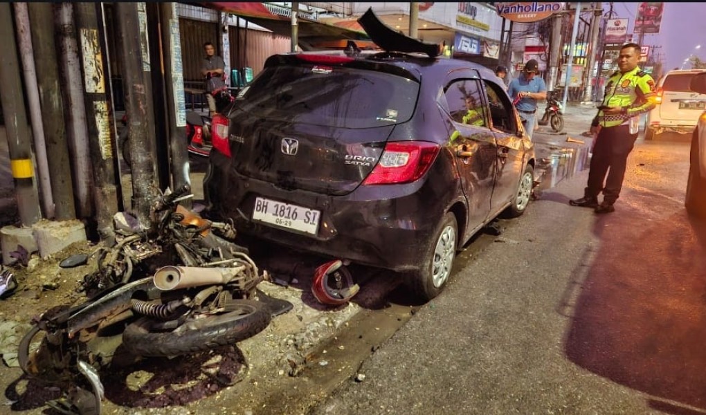 Pengemudi Honda Brio Kabur Usai Tabrak Pengendara Motor