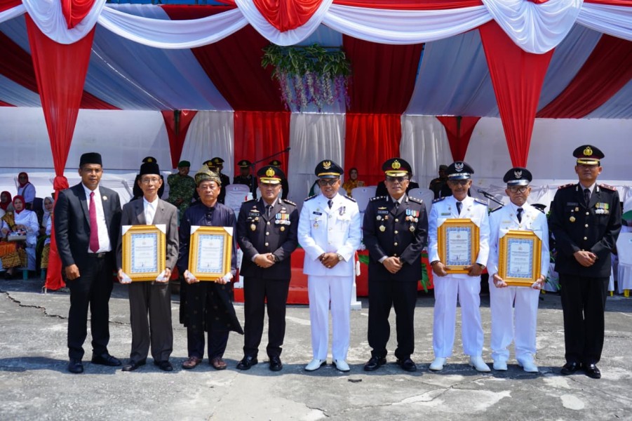 Pamatwil Polda Riau Pimpin Upacara HUT RI di Wilayah Terluar Meranti