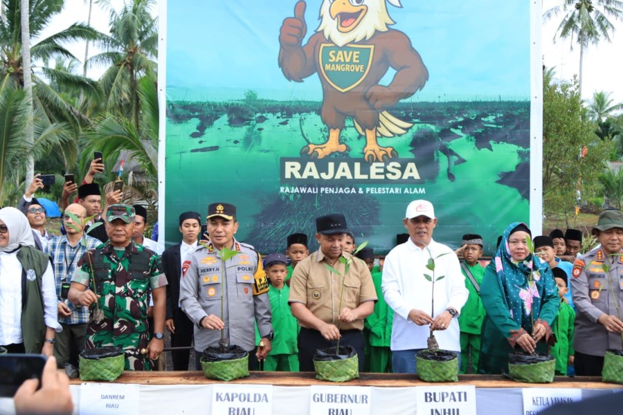 Bupati Inhil Bersama Gubri Hadiri Peringatan Hari Mangrove se-Dunia 2025 di Desa Belaras Barat