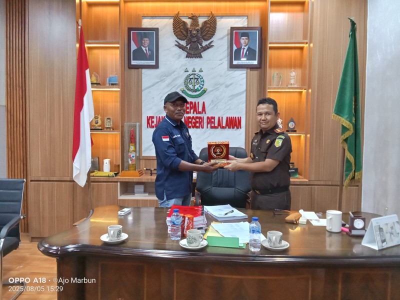 Sinergi Kejari Pelalawan dan PWI Semakin Erat, Kajari Siswanto Siap Tuntaskan Kasus-Kasus Tertunda